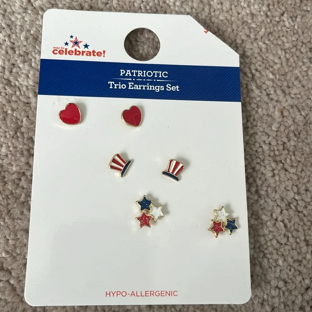 Patriotic set 3 earrings and light up stars necklace with earrings